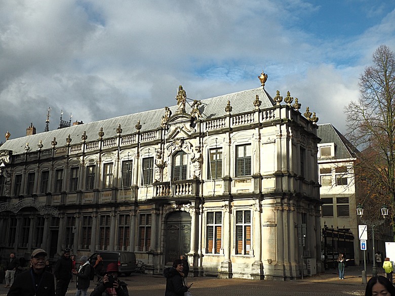 布魯日大廣場(Grote Markt)、大鐘樓(Belfort) 、市政廳(Stadhuis Brugge) 、玫瑰碼頭(Rosary Quay) 、聖母教堂(Onze-Lieve-Vrouwekerk)、貝居安禮修道院(Begijnhofkapel)，還有白酒淡菜 — 世界文化遺產 之 布魯日歷史中心(Historic Centre of Brugge) — 2023年冬季歐洲行旅 第五部
