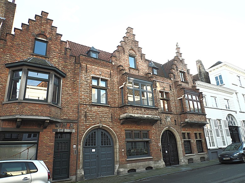布魯日大廣場(Grote Markt)、大鐘樓(Belfort) 、市政廳(Stadhuis Brugge) 、玫瑰碼頭(Rosary Quay) 、聖母教堂(Onze-Lieve-Vrouwekerk)、貝居安禮修道院(Begijnhofkapel),還有白酒淡菜 — 世界文化遺產 之 布魯日歷史中心(Historic Centre of Brugge) — 2023年冬季歐洲行旅 第五部