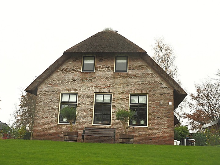 哈倫(Haarlem)市區、聖巴弗教堂(St.-Bavokerk)、桑斯安斯(Zaanse Schans)風車村、福倫丹(Volendam)午餐、羊角村(Giethoorn)遊船 — 荷蘭鄉間風光 — 2023年冬季歐洲行旅 第二部