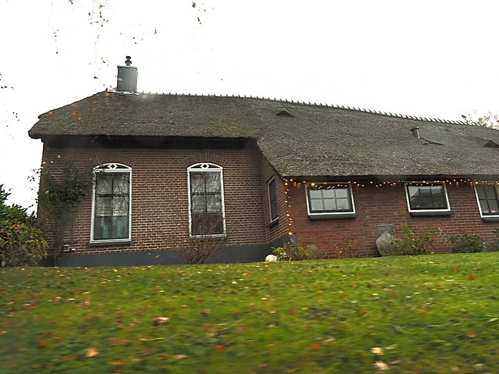 哈倫(Haarlem)市區、聖巴弗教堂(St.-Bavokerk)、桑斯安斯(Zaanse Schans)風車村、福倫丹(Volendam)午餐、羊角村(Giethoorn)遊船 — 荷蘭鄉間風光 — 2023年冬季歐洲行旅 第二部