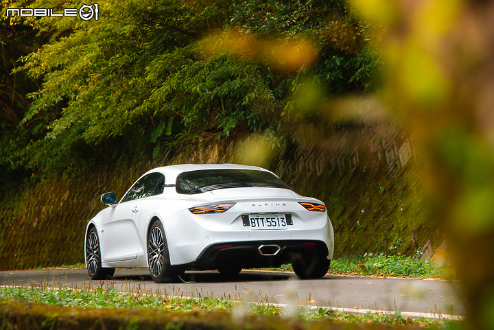 Alpine A110 試駕｜羽量級絕佳操控，令人愛不釋手的法系小跑車！