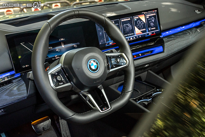 BMW i5 eDrive40 M Sport 試駕｜電能加持科技進化，但仍是你記憶中的五系列！