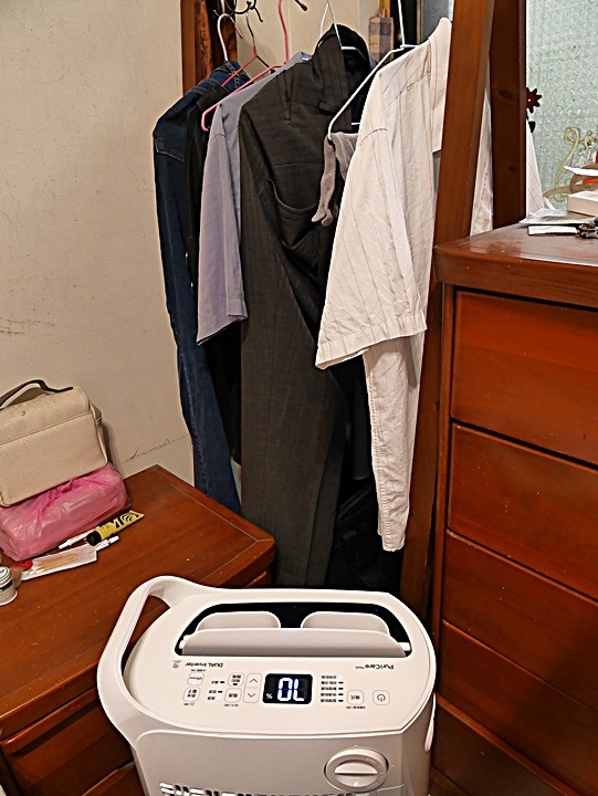 LG PuriCare™ 雙變頻除濕機 feat. CordZero™ R5T 濕拖清潔機器人 (自動除塵) 使用心得分享 — 在溼冷的天氣中享受乾爽又自動變乾淨的環境
