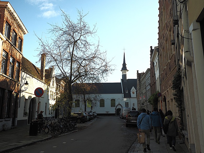 布魯日大廣場(Grote Markt)、大鐘樓(Belfort) 、市政廳(Stadhuis Brugge) 、玫瑰碼頭(Rosary Quay) 、聖母教堂(Onze-Lieve-Vrouwekerk)、貝居安禮修道院(Begijnhofkapel),還有白酒淡菜 — 世界文化遺產 之 布魯日歷史中心(Historic Centre of Brugge) — 2023年冬季歐洲行旅 第五部