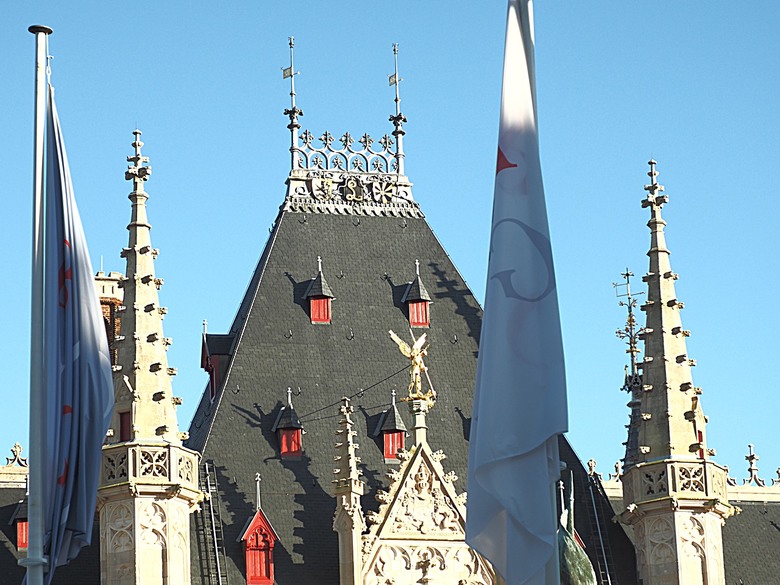 布魯日大廣場(Grote Markt)、大鐘樓(Belfort) 、市政廳(Stadhuis Brugge) 、玫瑰碼頭(Rosary Quay) 、聖母教堂(Onze-Lieve-Vrouwekerk)、貝居安禮修道院(Begijnhofkapel),還有白酒淡菜 — 世界文化遺產 之 布魯日歷史中心(Historic Centre of Brugge) — 2023年冬季歐洲行旅 第五部