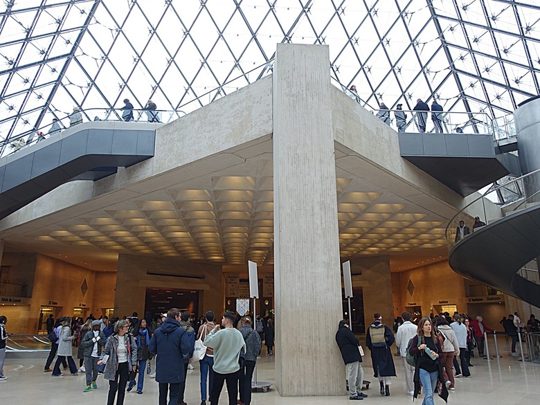 塞納河遊船 (Bateaux-Mouches) 與 羅浮宮(Musée du Louvre),外掛地窖內享用法式烤田螺與鴨胸 — 世界文化遺產 之 巴黎,塞纳河畔(Paris, Banks of the Seine) — 2023年冬季歐洲行旅 第六部
