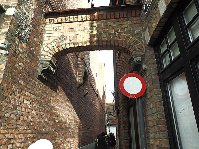布魯日大廣場(Grote Markt)、大鐘樓(Belfort) 、市政廳(Stadhuis Brugge) 、玫瑰碼頭(Rosary Quay) 、聖母教堂(Onze-Lieve-Vrouwekerk)、貝居安禮修道院(Begijnhofkapel),還有白酒淡菜 — 世界文化遺產 之 布魯日歷史中心(Historic Centre of Brugge) — 2023年冬季歐洲行旅 第五部