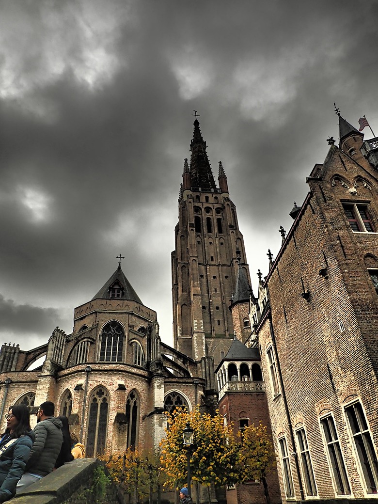 布魯日大廣場(Grote Markt)、大鐘樓(Belfort) 、市政廳(Stadhuis Brugge) 、玫瑰碼頭(Rosary Quay) 、聖母教堂(Onze-Lieve-Vrouwekerk)、貝居安禮修道院(Begijnhofkapel),還有白酒淡菜 — 世界文化遺產 之 布魯日歷史中心(Historic Centre of Brugge) — 2023年冬季歐洲行旅 第五部