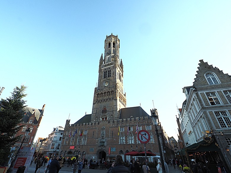 布魯日大廣場(Grote Markt)、大鐘樓(Belfort) 、市政廳(Stadhuis Brugge) 、玫瑰碼頭(Rosary Quay) 、聖母教堂(Onze-Lieve-Vrouwekerk)、貝居安禮修道院(Begijnhofkapel),還有白酒淡菜 — 世界文化遺產 之 布魯日歷史中心(Historic Centre of Brugge) — 2023年冬季歐洲行旅 第五部