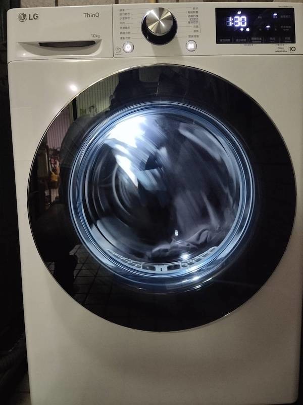 一見到你就有好心情 LG WR-100VW 免曬衣乾衣機