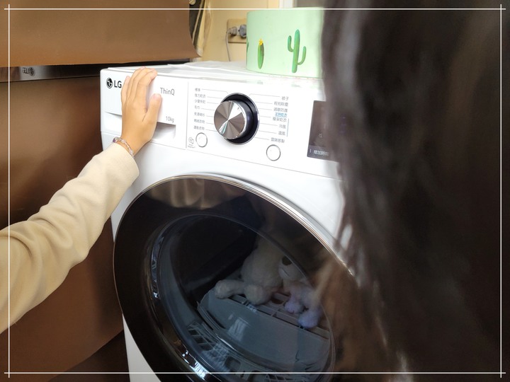 孝親好幫手《LG免曬衣乾衣機》，代替自己好好幫忙免曬衣！