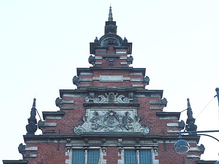 哈倫(Haarlem)市區、聖巴弗教堂(St.-Bavokerk)、桑斯安斯(Zaanse Schans)風車村、福倫丹(Volendam)午餐、羊角村(Giethoorn)遊船 — 荷蘭鄉間風光 — 2023年冬季歐洲行旅 第二部