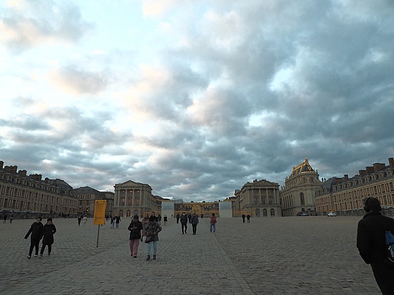 凡爾賽宮(Château de Versailles) — 世界文化遺產 之 凡爾賽宮及其園林(Palace and Park of Versailles) — 外掛巴黎市政廳(Hôtel de Ville)、古監獄(Conciergerie) 、皇家宮殿(Domaine National du Palais-Royal) — 2023年冬季歐洲行旅 第七部