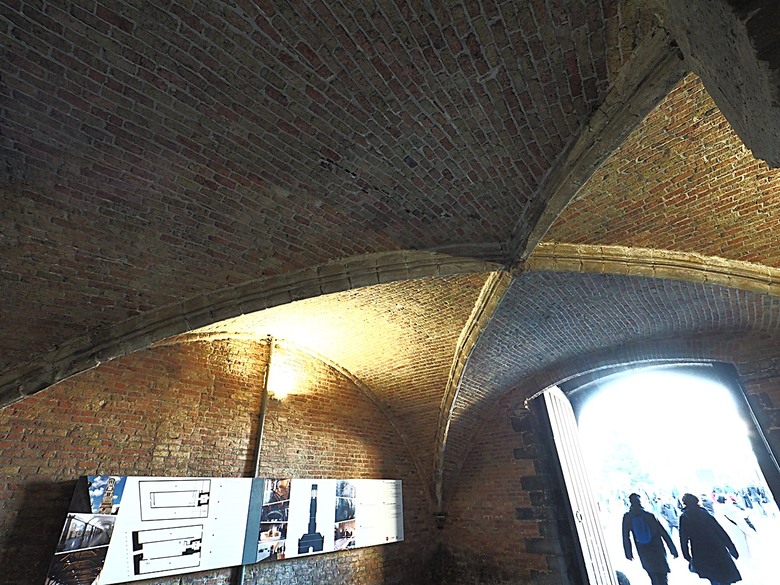 布魯日大廣場(Grote Markt)、大鐘樓(Belfort) 、市政廳(Stadhuis Brugge) 、玫瑰碼頭(Rosary Quay) 、聖母教堂(Onze-Lieve-Vrouwekerk)、貝居安禮修道院(Begijnhofkapel),還有白酒淡菜 — 世界文化遺產 之 布魯日歷史中心(Historic Centre of Brugge) — 2023年冬季歐洲行旅 第五部