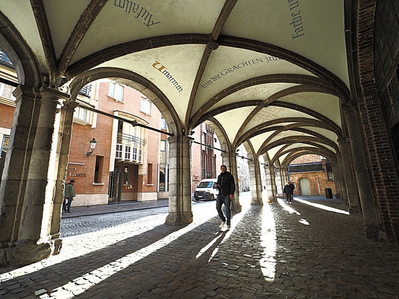 布魯日大廣場(Grote Markt)、大鐘樓(Belfort) 、市政廳(Stadhuis Brugge) 、玫瑰碼頭(Rosary Quay) 、聖母教堂(Onze-Lieve-Vrouwekerk)、貝居安禮修道院(Begijnhofkapel),還有白酒淡菜 — 世界文化遺產 之 布魯日歷史中心(Historic Centre of Brugge) — 2023年冬季歐洲行旅 第五部