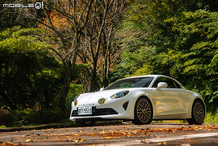 Alpine A110 試駕｜羽量級絕佳操控，令人愛不釋手的法系小跑車！