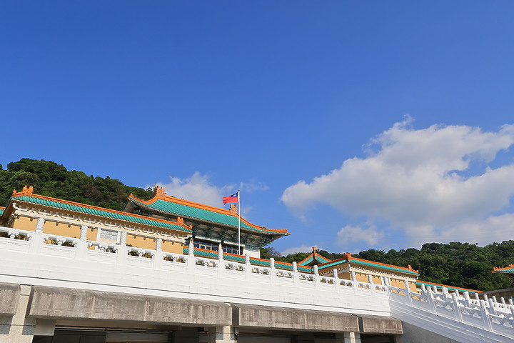 Canon RF-S 10-18mm f/4.5-6.3 IS STM 評測報告｜攝錄皆宜、僅 150g 的隨身超廣角鏡頭！