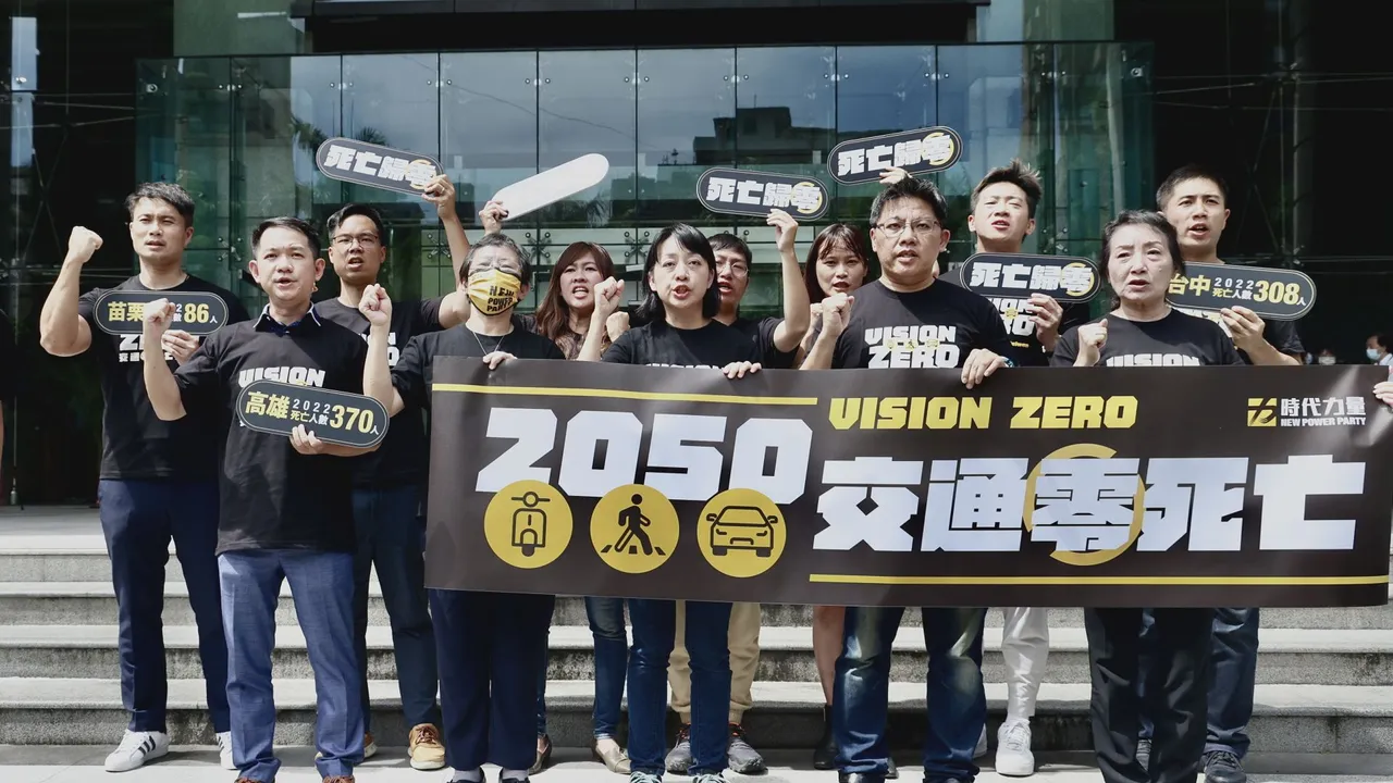 政治觀察:近期交通大戰其實就是一場白綠版圖攻防戰(行人地獄,檢舉魔人,記點扣牌,左派網紅)