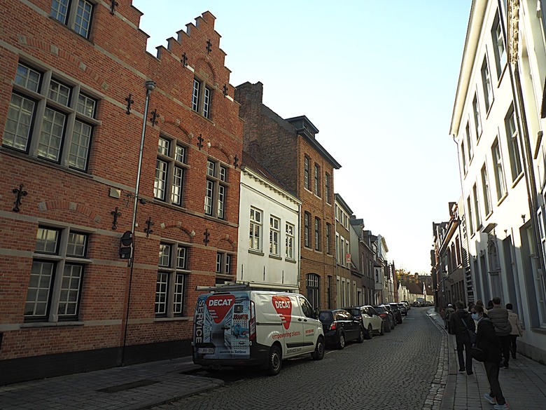 布魯日大廣場(Grote Markt)、大鐘樓(Belfort) 、市政廳(Stadhuis Brugge) 、玫瑰碼頭(Rosary Quay) 、聖母教堂(Onze-Lieve-Vrouwekerk)、貝居安禮修道院(Begijnhofkapel),還有白酒淡菜 — 世界文化遺產 之 布魯日歷史中心(Historic Centre of Brugge) — 2023年冬季歐洲行旅 第五部