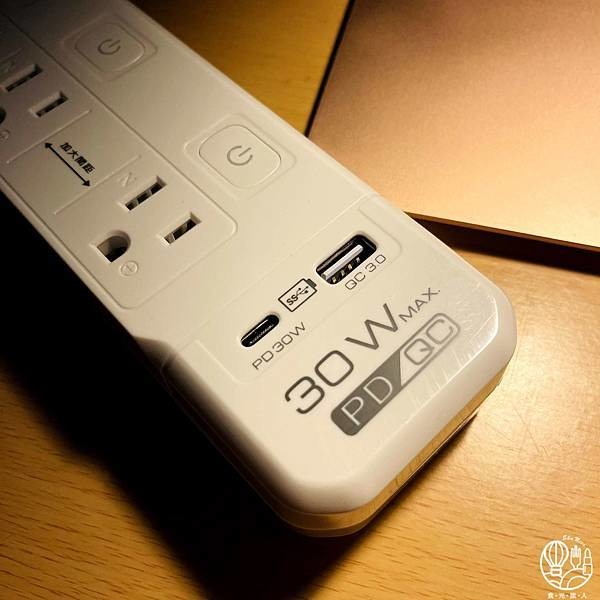 【快譯通1.8M電源延長線】不僅插電還能同時支援USB｜Type C快充等多項裝置