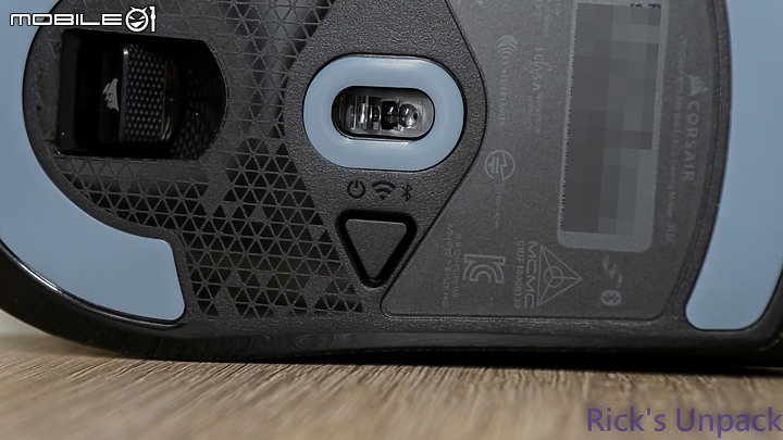 點我看大圖 【開箱】賊船輕量、三模對稱鼠 | CORSAIR M75 AIR WIRELESS