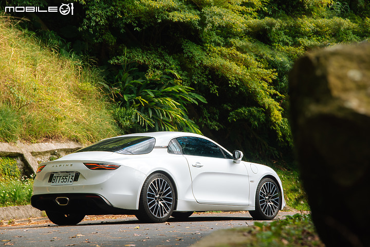 Alpine A110 試駕|羽量級絕佳操控,令人愛不釋手的法系小跑車!