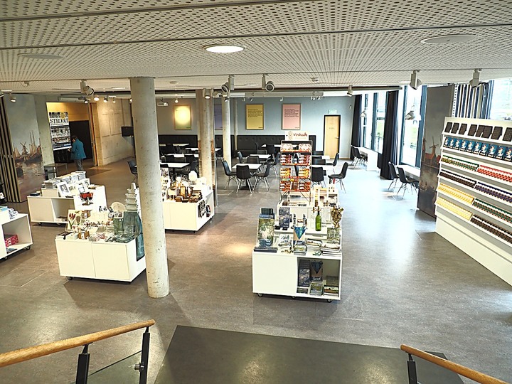 哈倫(Haarlem)市區、聖巴弗教堂(St.-Bavokerk)、桑斯安斯(Zaanse Schans)風車村、福倫丹(Volendam)午餐、羊角村(Giethoorn)遊船 — 荷蘭鄉間風光 — 2023年冬季歐洲行旅 第二部