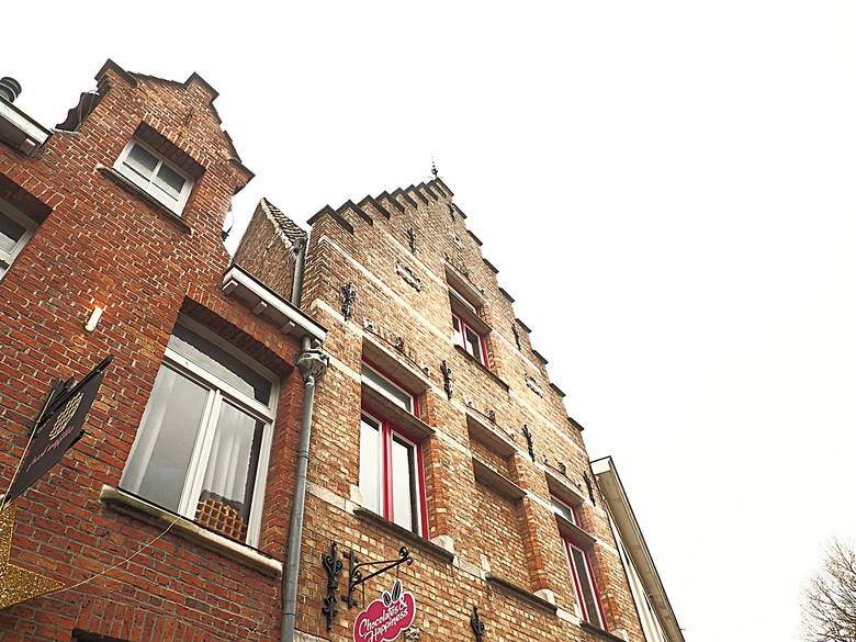 布魯日大廣場(Grote Markt)、大鐘樓(Belfort) 、市政廳(Stadhuis Brugge) 、玫瑰碼頭(Rosary Quay) 、聖母教堂(Onze-Lieve-Vrouwekerk)、貝居安禮修道院(Begijnhofkapel),還有白酒淡菜 — 世界文化遺產 之 布魯日歷史中心(Historic Centre of Brugge) — 2023年冬季歐洲行旅 第五部