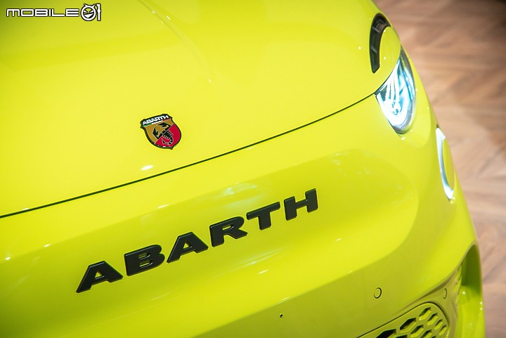 【採訪】Abarth 500e Scorpionissima電動性能蠍國內首度亮相,雙車型報價自243萬元起!