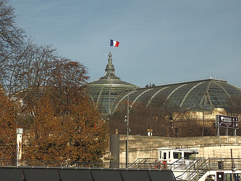 塞納河遊船 (Bateaux-Mouches) 與 羅浮宮(Musée du Louvre),外掛地窖內享用法式烤田螺與鴨胸 — 世界文化遺產 之 巴黎,塞纳河畔(Paris, Banks of the Seine) — 2023年冬季歐洲行旅 第六部