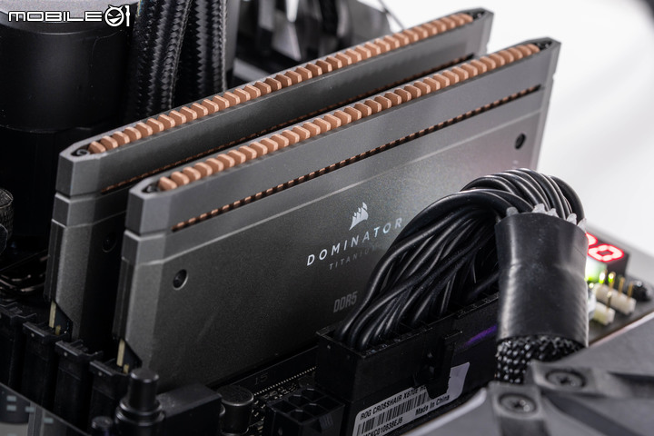 CORSAIR DOMINATOR TITANIUM FIRST EDITION DDR5 記憶體開箱實測 以可換模組搭配炫麗燈效設計