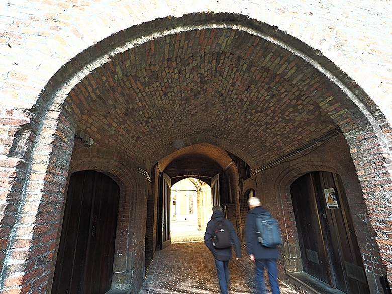 布魯日大廣場(Grote Markt)、大鐘樓(Belfort) 、市政廳(Stadhuis Brugge) 、玫瑰碼頭(Rosary Quay) 、聖母教堂(Onze-Lieve-Vrouwekerk)、貝居安禮修道院(Begijnhofkapel),還有白酒淡菜 — 世界文化遺產 之 布魯日歷史中心(Historic Centre of Brugge) — 2023年冬季歐洲行旅 第五部