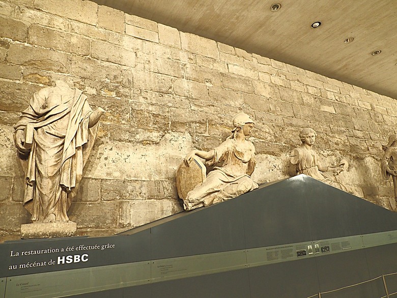 塞納河遊船 (Bateaux-Mouches) 與 羅浮宮(Musée du Louvre),外掛地窖內享用法式烤田螺與鴨胸 — 世界文化遺產 之 巴黎,塞纳河畔(Paris, Banks of the Seine) — 2023年冬季歐洲行旅 第六部