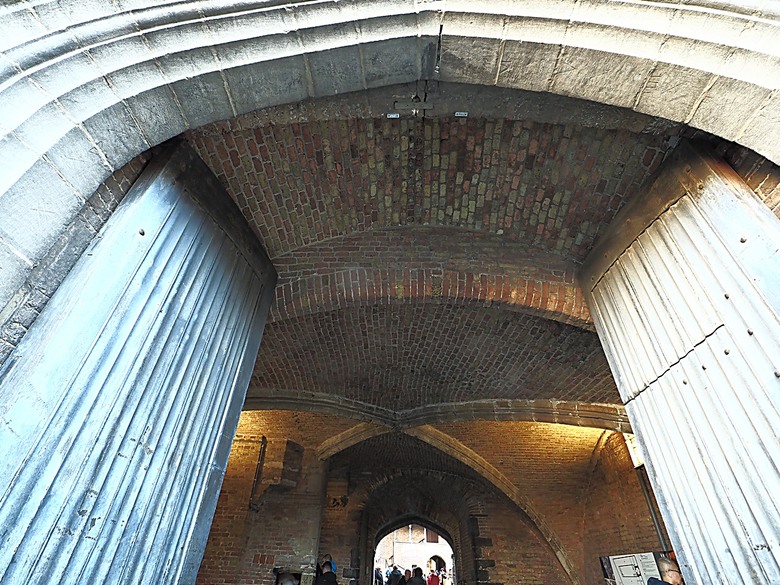 布魯日大廣場(Grote Markt)、大鐘樓(Belfort) 、市政廳(Stadhuis Brugge) 、玫瑰碼頭(Rosary Quay) 、聖母教堂(Onze-Lieve-Vrouwekerk)、貝居安禮修道院(Begijnhofkapel),還有白酒淡菜 — 世界文化遺產 之 布魯日歷史中心(Historic Centre of Brugge) — 2023年冬季歐洲行旅 第五部