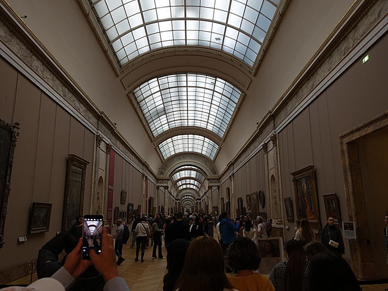 塞納河遊船 (Bateaux-Mouches) 與 羅浮宮(Musée du Louvre),外掛地窖內享用法式烤田螺與鴨胸 — 世界文化遺產 之 巴黎,塞纳河畔(Paris, Banks of the Seine) — 2023年冬季歐洲行旅 第六部