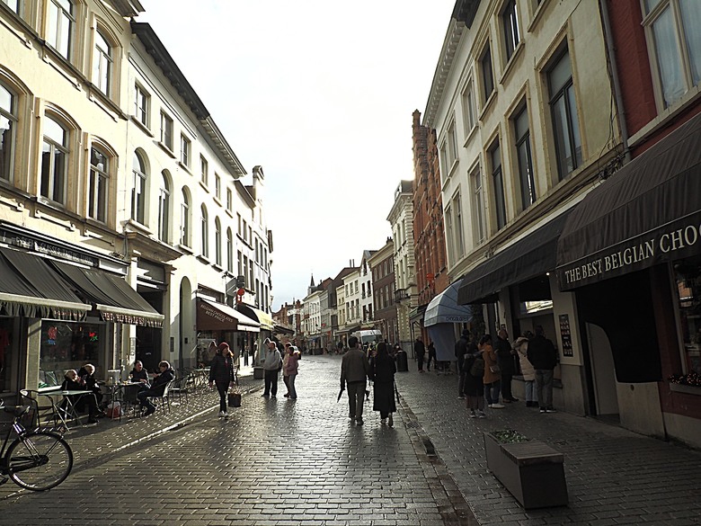 布魯日大廣場(Grote Markt)、大鐘樓(Belfort) 、市政廳(Stadhuis Brugge) 、玫瑰碼頭(Rosary Quay) 、聖母教堂(Onze-Lieve-Vrouwekerk)、貝居安禮修道院(Begijnhofkapel),還有白酒淡菜 — 世界文化遺產 之 布魯日歷史中心(Historic Centre of Brugge) — 2023年冬季歐洲行旅 第五部