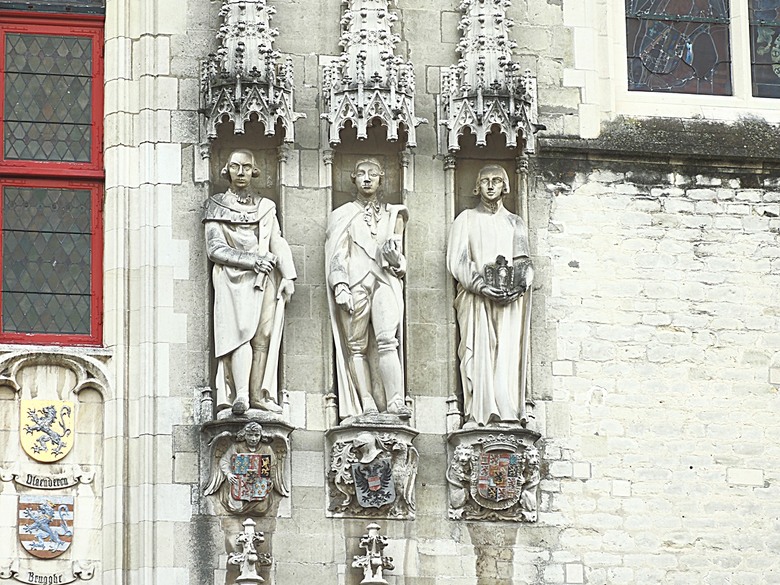 布魯日大廣場(Grote Markt)、大鐘樓(Belfort) 、市政廳(Stadhuis Brugge) 、玫瑰碼頭(Rosary Quay) 、聖母教堂(Onze-Lieve-Vrouwekerk)、貝居安禮修道院(Begijnhofkapel),還有白酒淡菜 — 世界文化遺產 之 布魯日歷史中心(Historic Centre of Brugge) — 2023年冬季歐洲行旅 第五部
