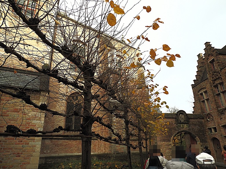 布魯日大廣場(Grote Markt)、大鐘樓(Belfort) 、市政廳(Stadhuis Brugge) 、玫瑰碼頭(Rosary Quay) 、聖母教堂(Onze-Lieve-Vrouwekerk)、貝居安禮修道院(Begijnhofkapel),還有白酒淡菜 — 世界文化遺產 之 布魯日歷史中心(Historic Centre of Brugge) — 2023年冬季歐洲行旅 第五部