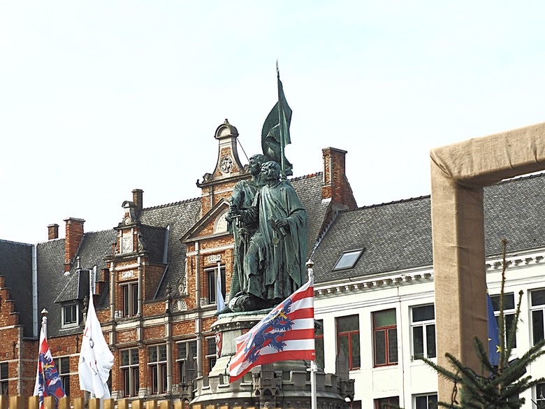 布魯日大廣場(Grote Markt)、大鐘樓(Belfort) 、市政廳(Stadhuis Brugge) 、玫瑰碼頭(Rosary Quay) 、聖母教堂(Onze-Lieve-Vrouwekerk)、貝居安禮修道院(Begijnhofkapel),還有白酒淡菜 — 世界文化遺產 之 布魯日歷史中心(Historic Centre of Brugge) — 2023年冬季歐洲行旅 第五部