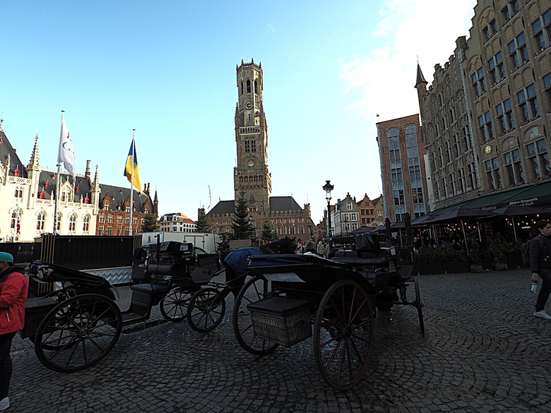 布魯日大廣場(Grote Markt)、大鐘樓(Belfort) 、市政廳(Stadhuis Brugge) 、玫瑰碼頭(Rosary Quay) 、聖母教堂(Onze-Lieve-Vrouwekerk)、貝居安禮修道院(Begijnhofkapel),還有白酒淡菜 — 世界文化遺產 之 布魯日歷史中心(Historic Centre of Brugge) — 2023年冬季歐洲行旅 第五部