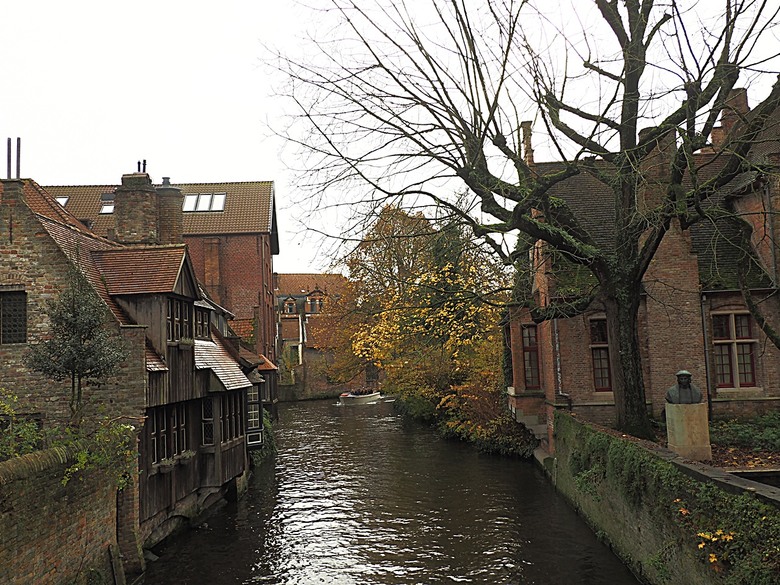 布魯日大廣場(Grote Markt)、大鐘樓(Belfort) 、市政廳(Stadhuis Brugge) 、玫瑰碼頭(Rosary Quay) 、聖母教堂(Onze-Lieve-Vrouwekerk)、貝居安禮修道院(Begijnhofkapel),還有白酒淡菜 — 世界文化遺產 之 布魯日歷史中心(Historic Centre of Brugge) — 2023年冬季歐洲行旅 第五部
