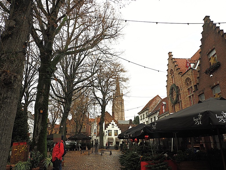 布魯日大廣場(Grote Markt)、大鐘樓(Belfort) 、市政廳(Stadhuis Brugge) 、玫瑰碼頭(Rosary Quay) 、聖母教堂(Onze-Lieve-Vrouwekerk)、貝居安禮修道院(Begijnhofkapel),還有白酒淡菜 — 世界文化遺產 之 布魯日歷史中心(Historic Centre of Brugge) — 2023年冬季歐洲行旅 第五部