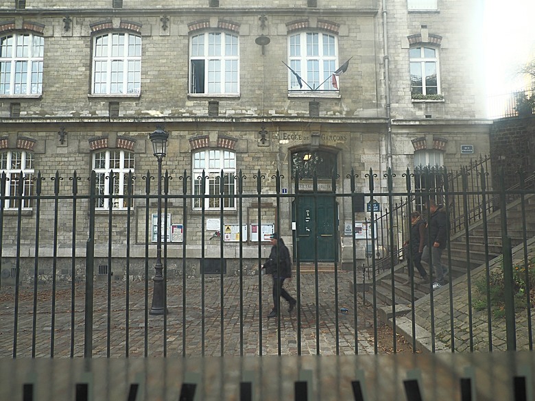 艾菲爾鐵塔(Tour Eiffel)、蒙馬特(Montmartre)、聖心堂(Basilique du Sacré-Cœur de Montmartre),外掛拉法葉百貨 巴黎奧斯曼旗艦店(Galeries Lafayette Haussmann)、莎瑪麗丹百貨(La Samaritaine) — 引領流行的時尚與藝術之都 — 2023年冬季歐洲行旅 第九部