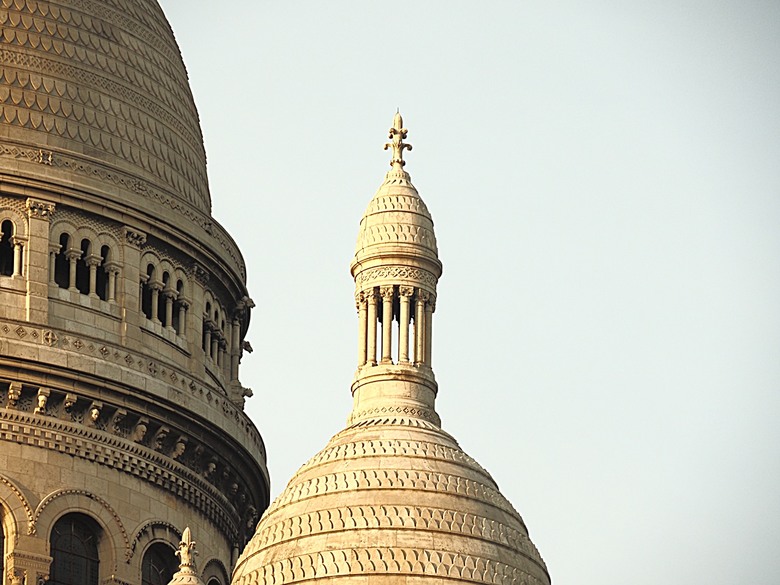 艾菲爾鐵塔(Tour Eiffel)、蒙馬特(Montmartre)、聖心堂(Basilique du Sacré-Cœur de Montmartre)，外掛拉法葉百貨 巴黎奧斯曼旗艦店(Galeries Lafayette Haussmann)、莎瑪麗丹百貨(La Samaritaine) — 引領流行的時尚與藝術之都 — 2023年冬季歐洲行旅 第九部