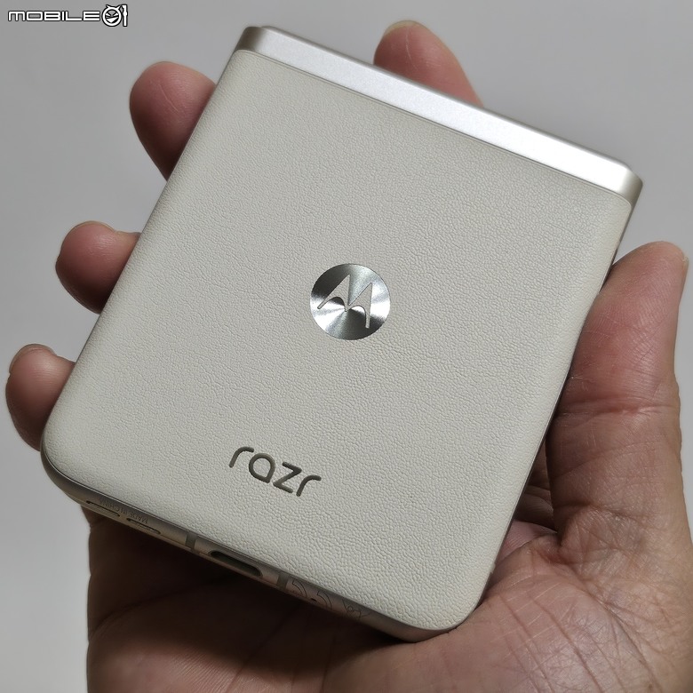[開箱］🥰超美摺疊機 Motorola Razr 40 白色開箱與實拍成像分享