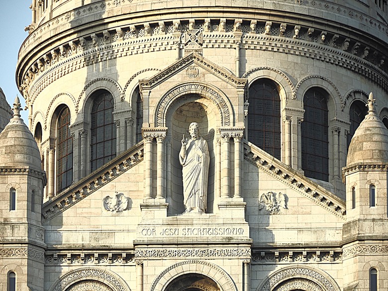 艾菲爾鐵塔(Tour Eiffel)、蒙馬特(Montmartre)、聖心堂(Basilique du Sacré-Cœur de Montmartre)，外掛拉法葉百貨 巴黎奧斯曼旗艦店(Galeries Lafayette Haussmann)、莎瑪麗丹百貨(La Samaritaine) — 引領流行的時尚與藝術之都 — 2023年冬季歐洲行旅 第九部