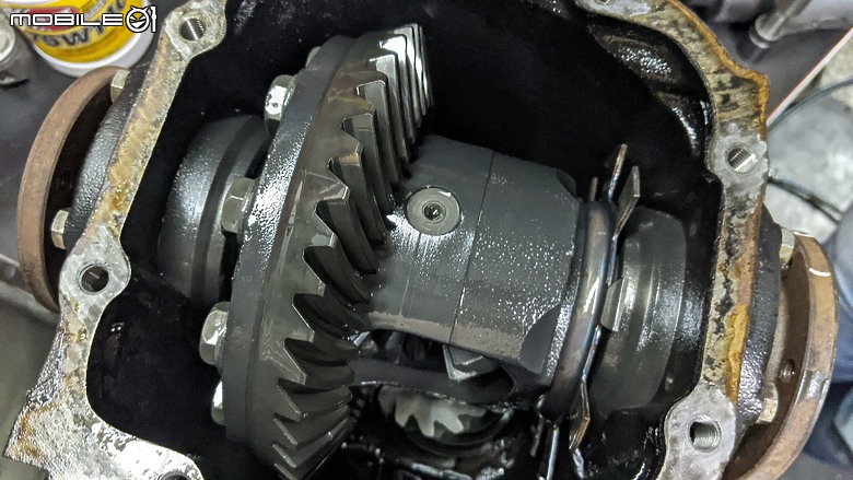 點我看大圖 E34 DIY專輯31 原廠LSD限滑差速器搭載
