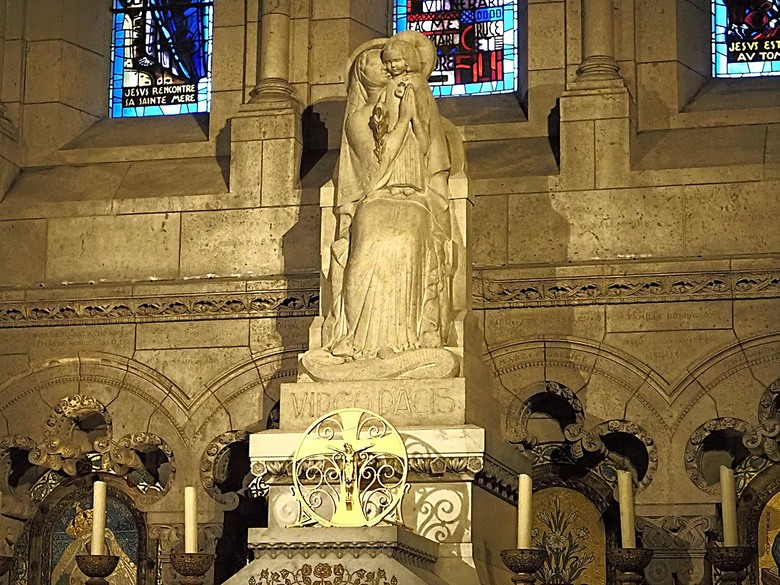 艾菲爾鐵塔(Tour Eiffel)、蒙馬特(Montmartre)、聖心堂(Basilique du Sacré-Cœur de Montmartre),外掛拉法葉百貨 巴黎奧斯曼旗艦店(Galeries Lafayette Haussmann)、莎瑪麗丹百貨(La Samaritaine) — 引領流行的時尚與藝術之都 — 2023年冬季歐洲行旅 第九部