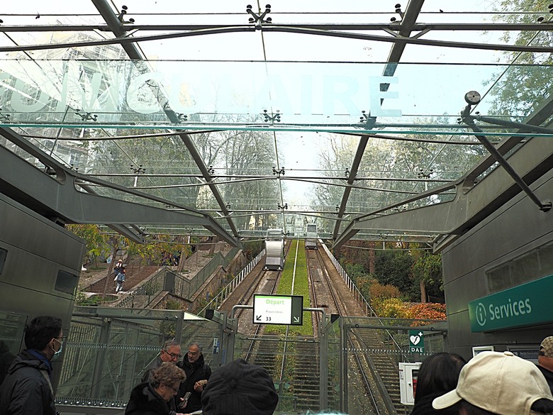 艾菲爾鐵塔(Tour Eiffel)、蒙馬特(Montmartre)、聖心堂(Basilique du Sacré-Cœur de Montmartre),外掛拉法葉百貨 巴黎奧斯曼旗艦店(Galeries Lafayette Haussmann)、莎瑪麗丹百貨(La Samaritaine) — 引領流行的時尚與藝術之都 — 2023年冬季歐洲行旅 第九部