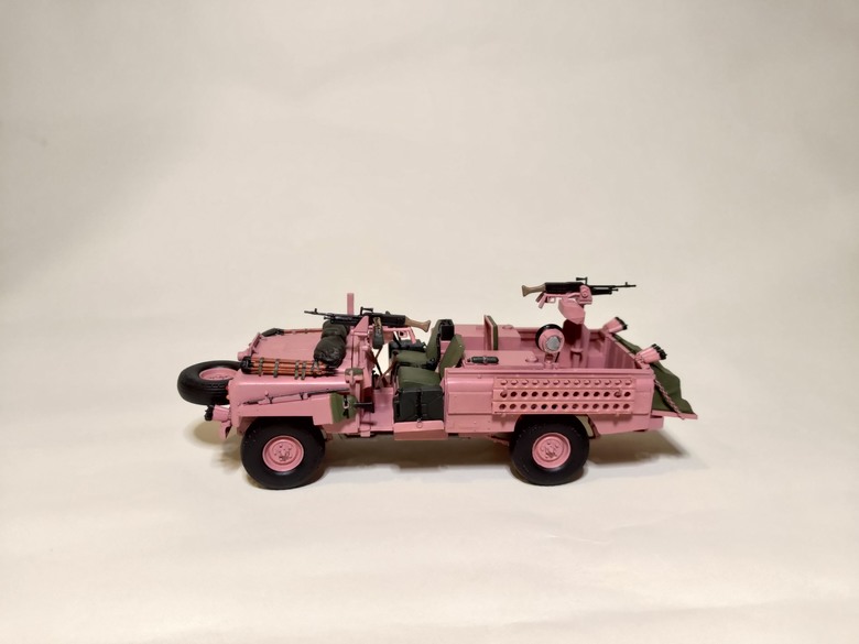 1/35 SAS land rover series II pink panther